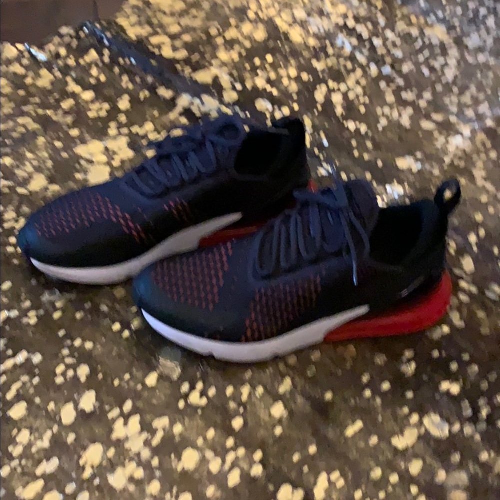 Men’s Nike AirMax 270 navy and red